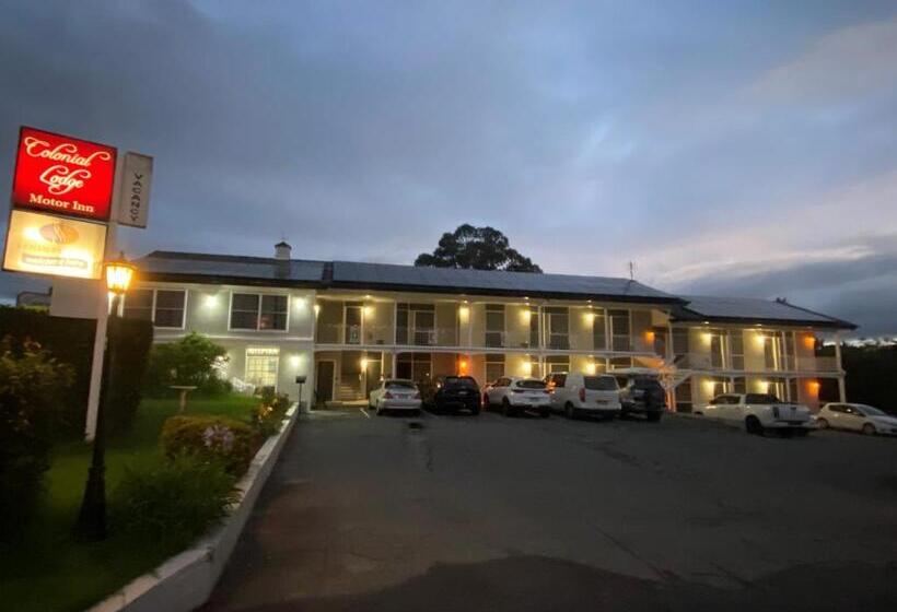 בית מלון כפרי Colonial Lodge Motor Inn