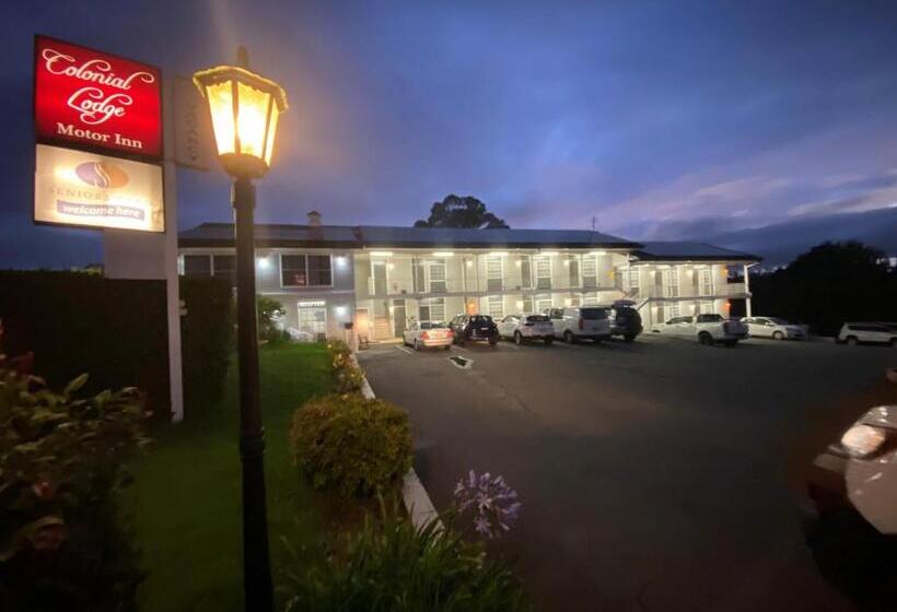בית מלון כפרי Colonial Lodge Motor Inn