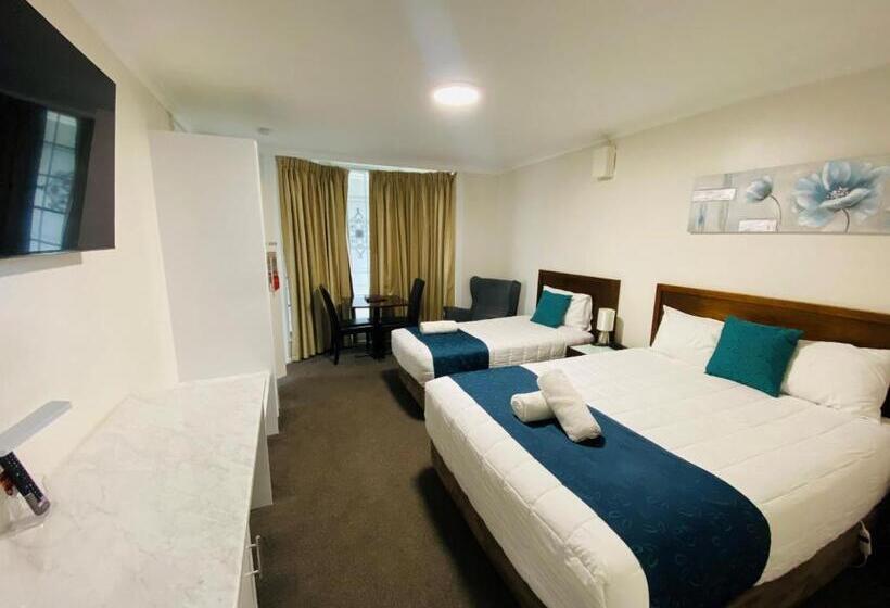 בית מלון כפרי Colonial Lodge Motor Inn