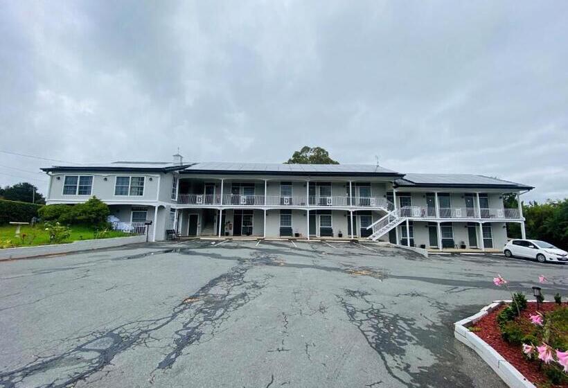 בית מלון כפרי Colonial Lodge Motor Inn