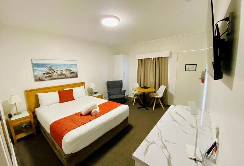 בית מלון כפרי Colonial Lodge Motor Inn