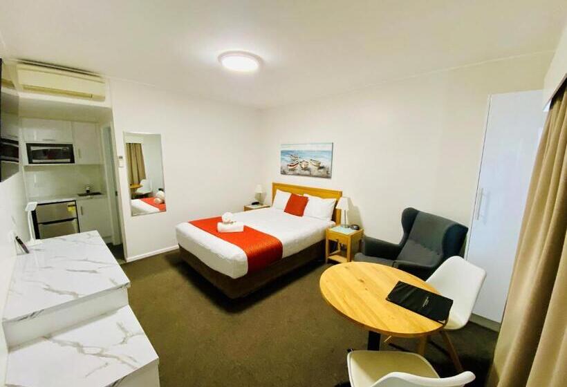 בית מלון כפרי Colonial Lodge Motor Inn