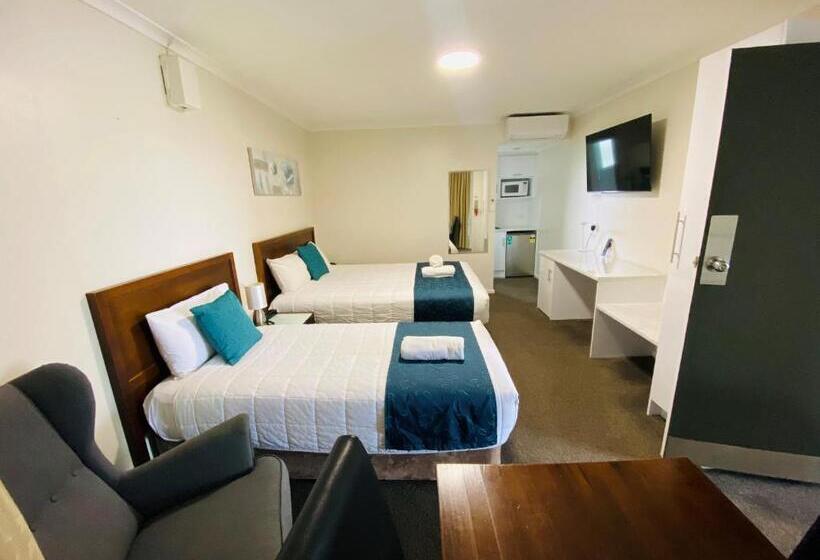 בית מלון כפרי Colonial Lodge Motor Inn