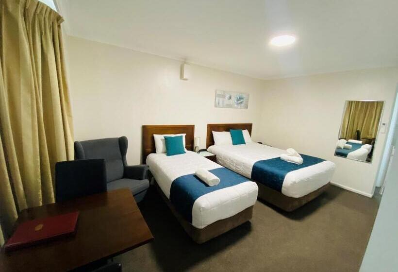 בית מלון כפרי Colonial Lodge Motor Inn