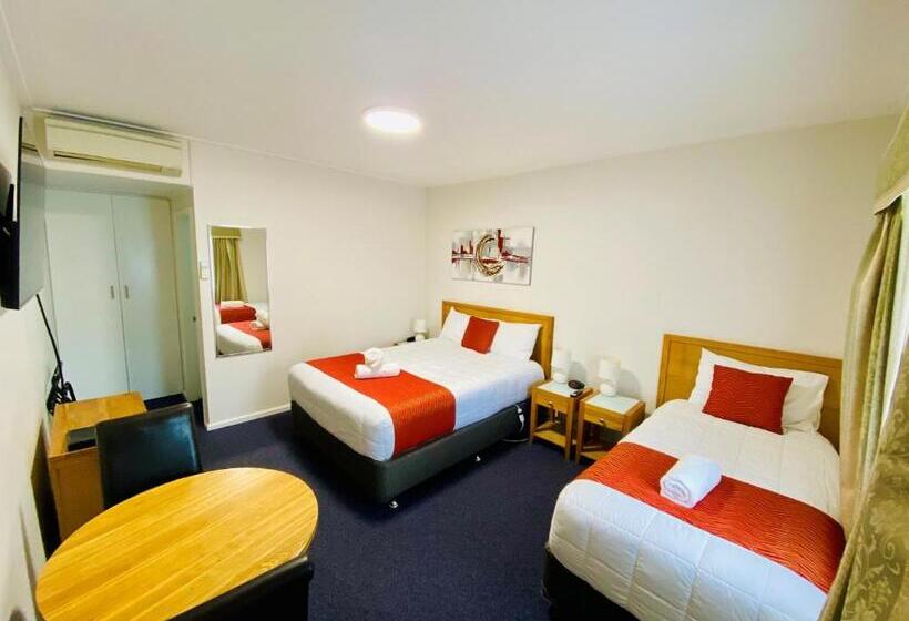 בית מלון כפרי Colonial Lodge Motor Inn