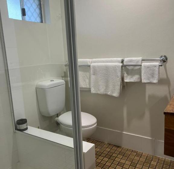 هتل Cooks Endeavour Motor Inn