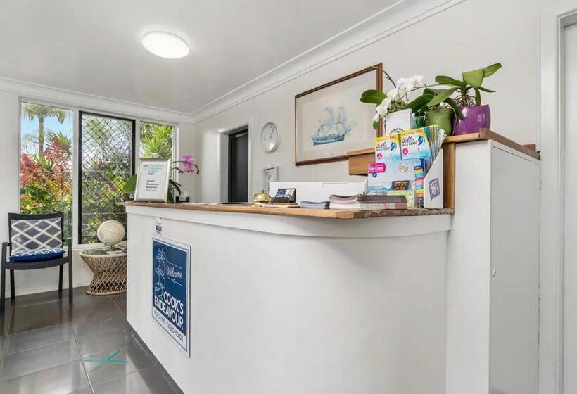 هتل Cooks Endeavour Motor Inn