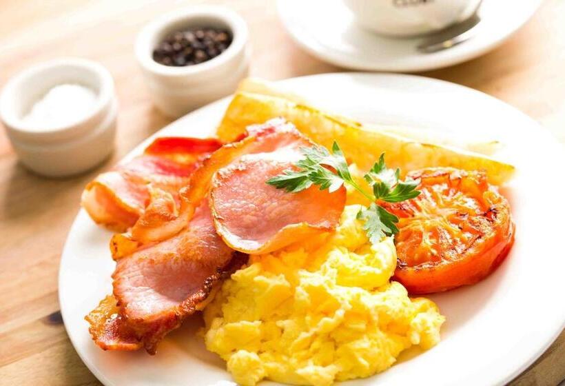 فندق Country Home Motor Inn