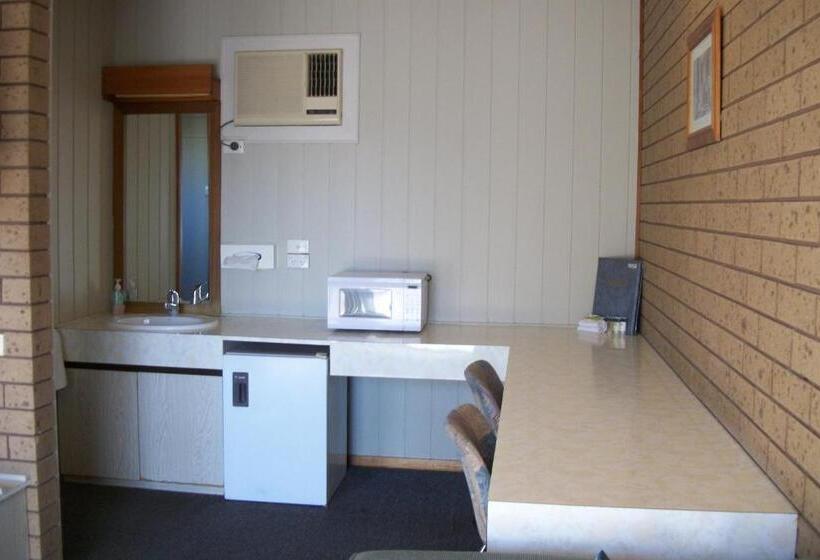 فندق Country Home Motor Inn