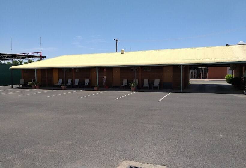 בית מלון כפרי Country Mile Motor Inn