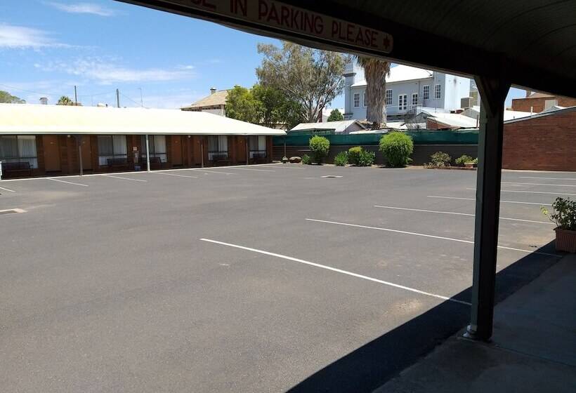 בית מלון כפרי Country Mile Motor Inn