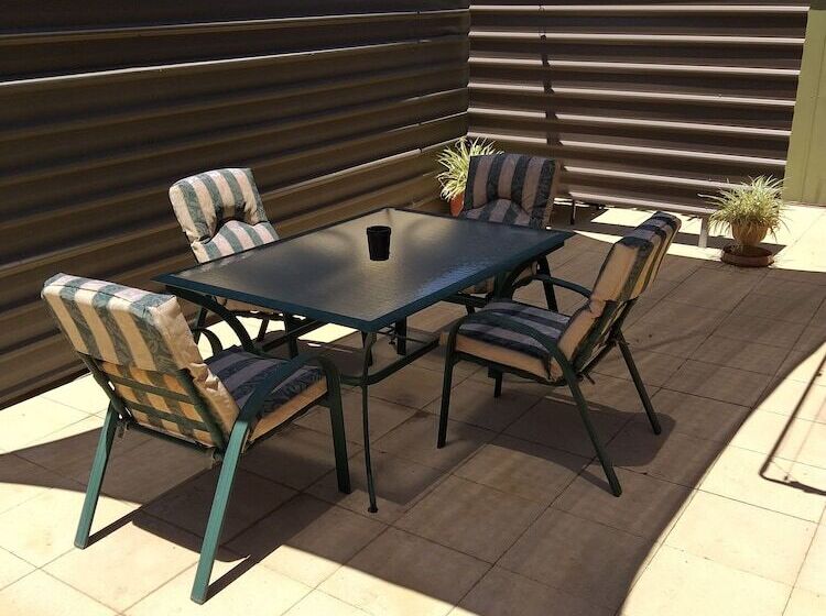 בית מלון כפרי Country Mile Motor Inn