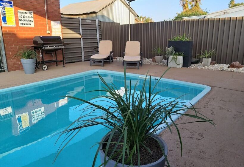 בית מלון כפרי Country Mile Motor Inn