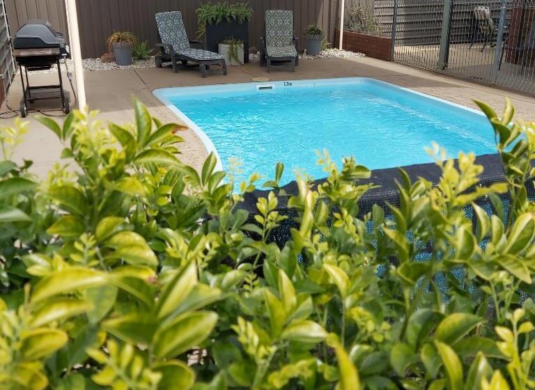 בית מלון כפרי Country Mile Motor Inn