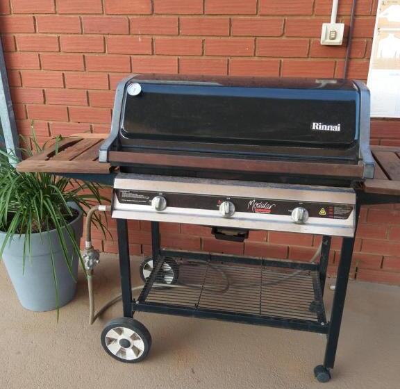 בית מלון כפרי Country Mile Motor Inn