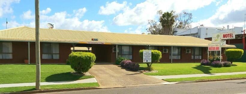 בית מלון כפרי Country Mile Motor Inn