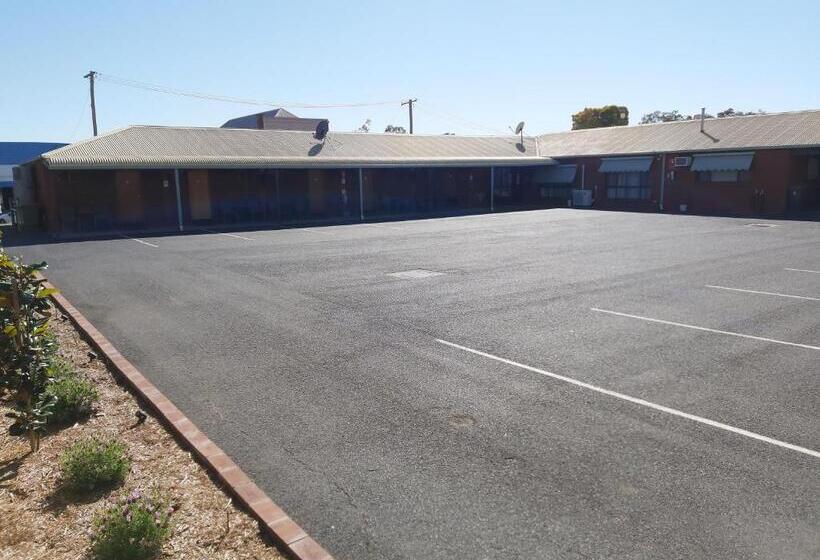 בית מלון כפרי Country Mile Motor Inn