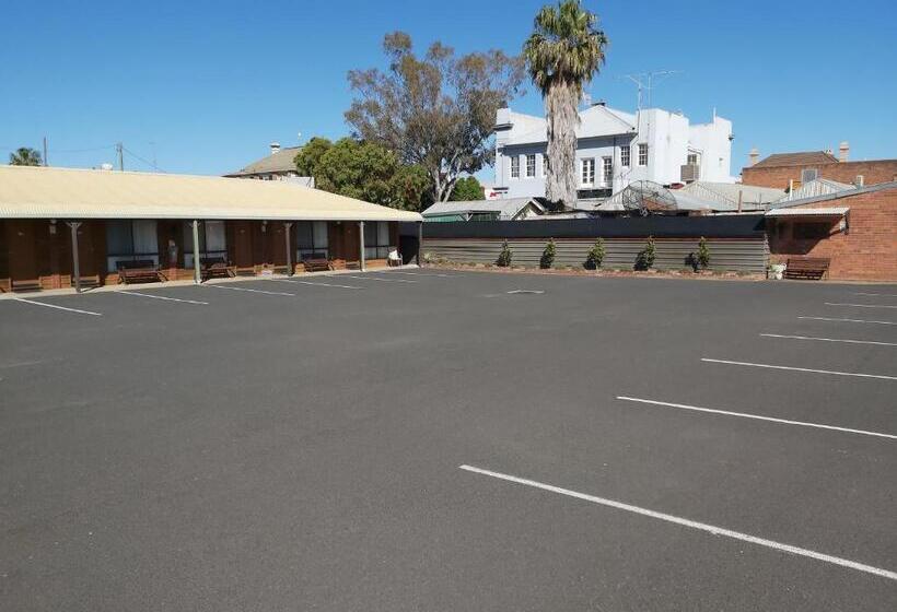 בית מלון כפרי Country Mile Motor Inn