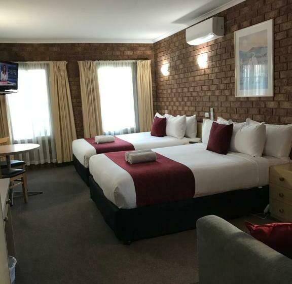 בית מלון כפרי Courtyard Motor Inn