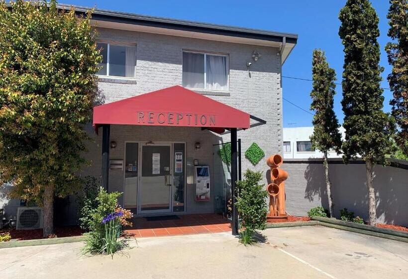 هتل Crest Motor Inn