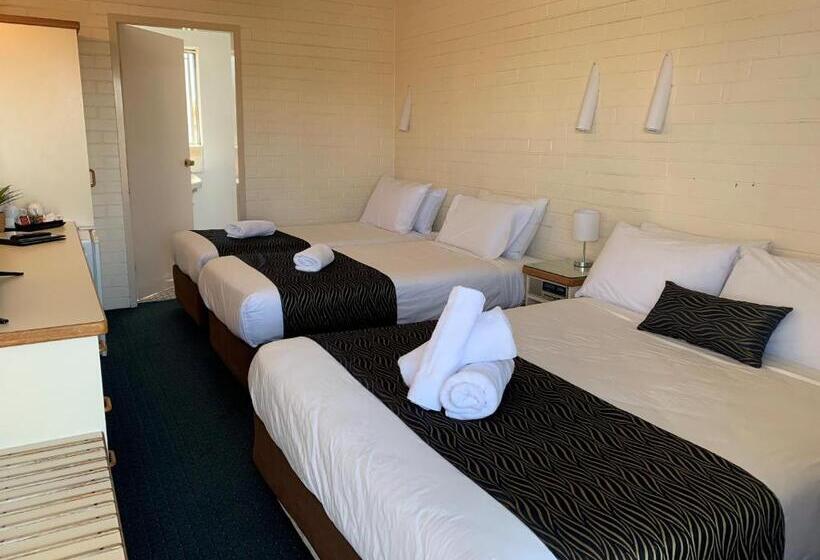 هتل Crest Motor Inn