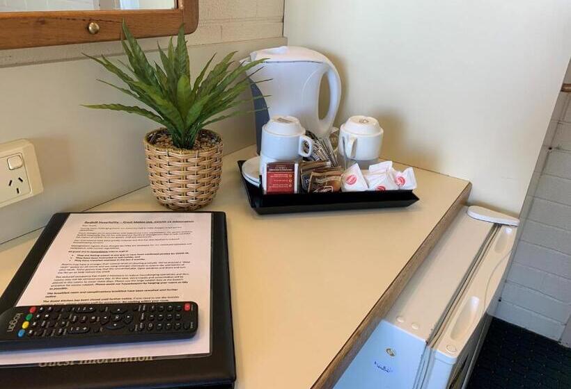 هتل Crest Motor Inn