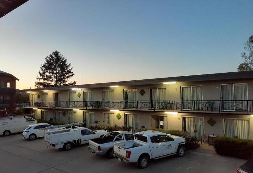 هتل Crest Motor Inn