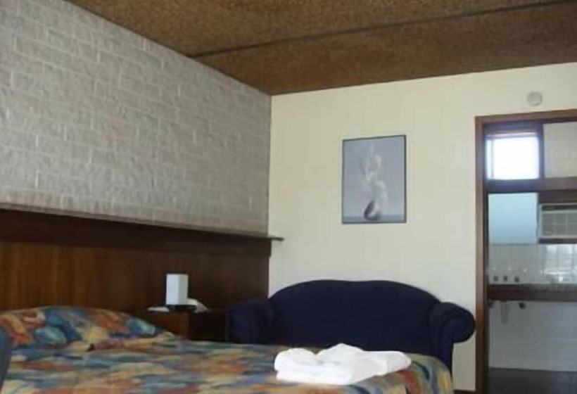 Отель Darlot Motor Inn
