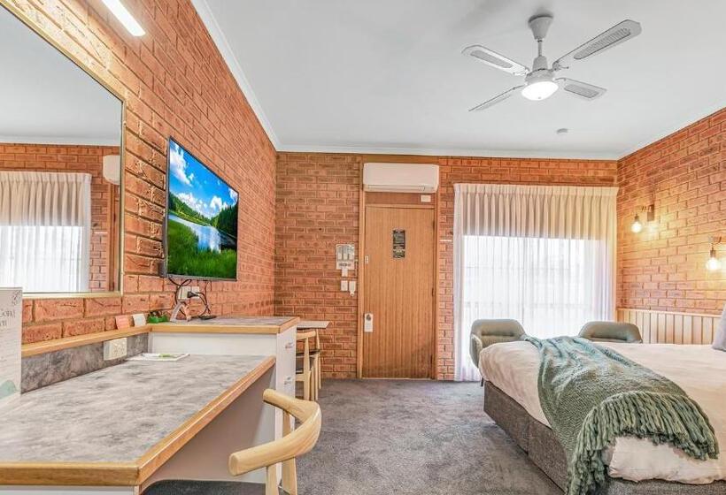 בית מלון כפרי Golden River Motor Inn