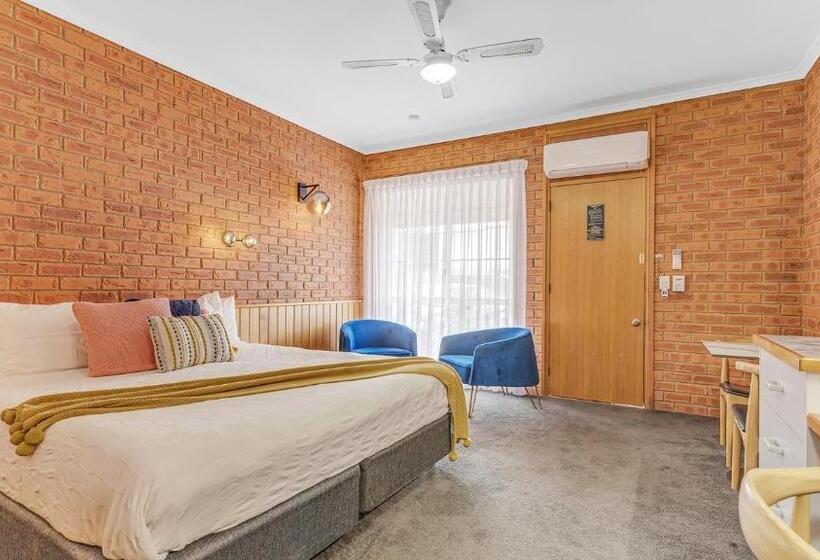 בית מלון כפרי Golden River Motor Inn