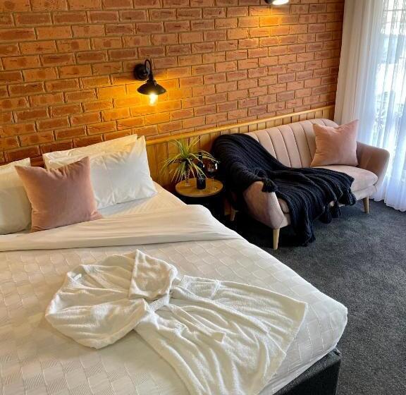 בית מלון כפרי Golden River Motor Inn