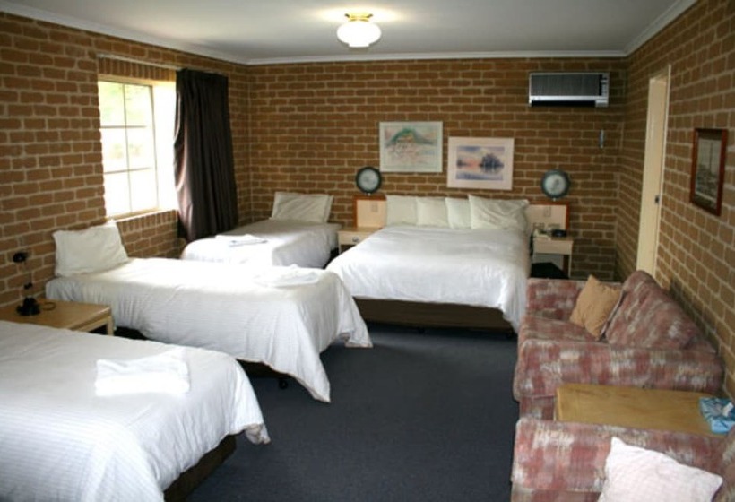 هتل Grand Manor Motor Inn