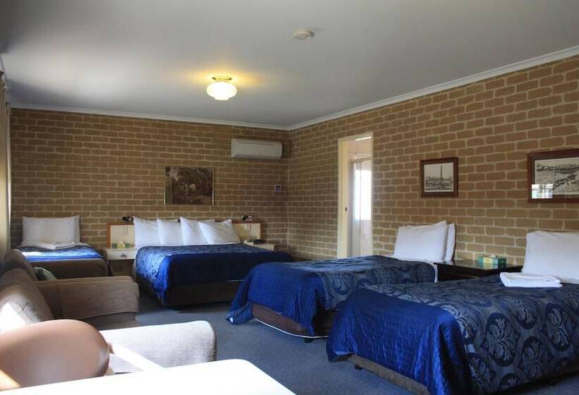 هتل Grand Manor Motor Inn