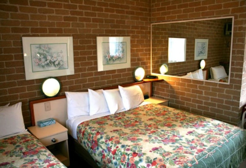 هتل Grand Manor Motor Inn