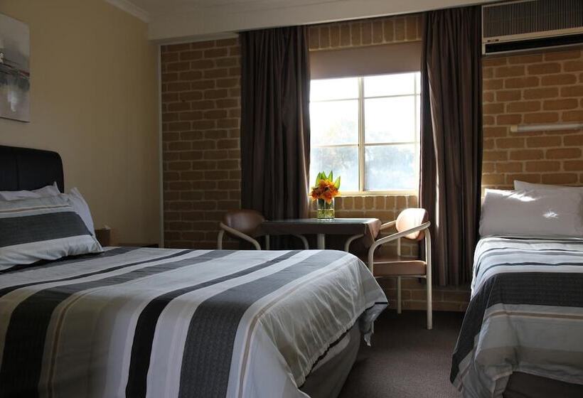 هتل Grand Manor Motor Inn