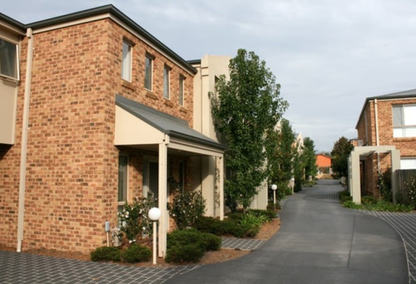 هتل Grand Manor Motor Inn