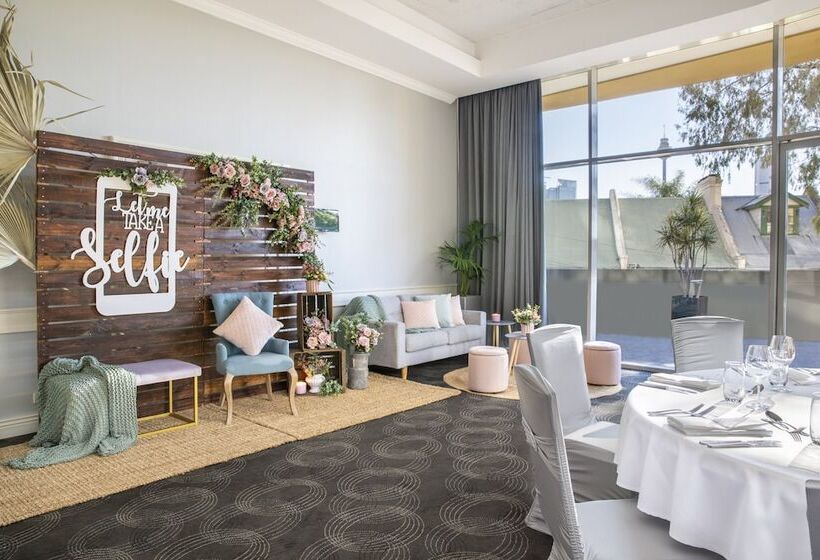 هتل Holiday Inn Sydney Potts Point