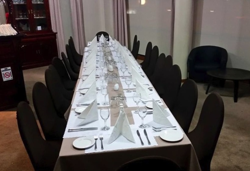 בית מלון כפרי Hume Villa Motor Inn