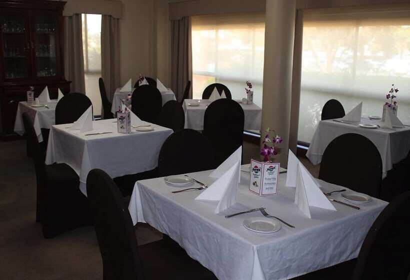 בית מלון כפרי Hume Villa Motor Inn