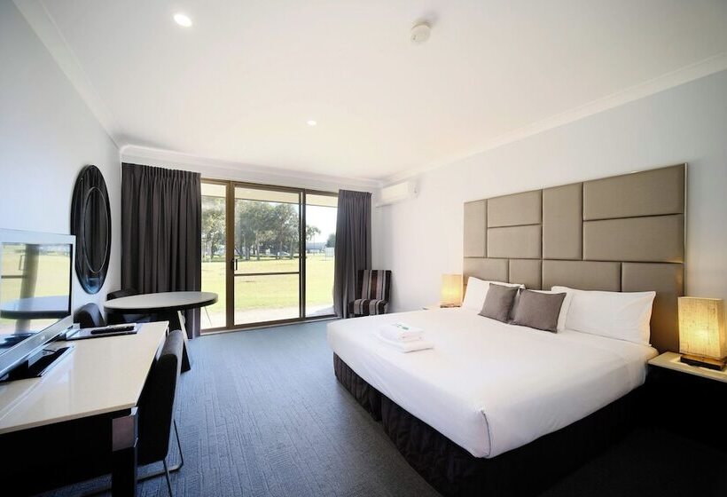 בית מלון כפרי Island Palms Motor Inn
