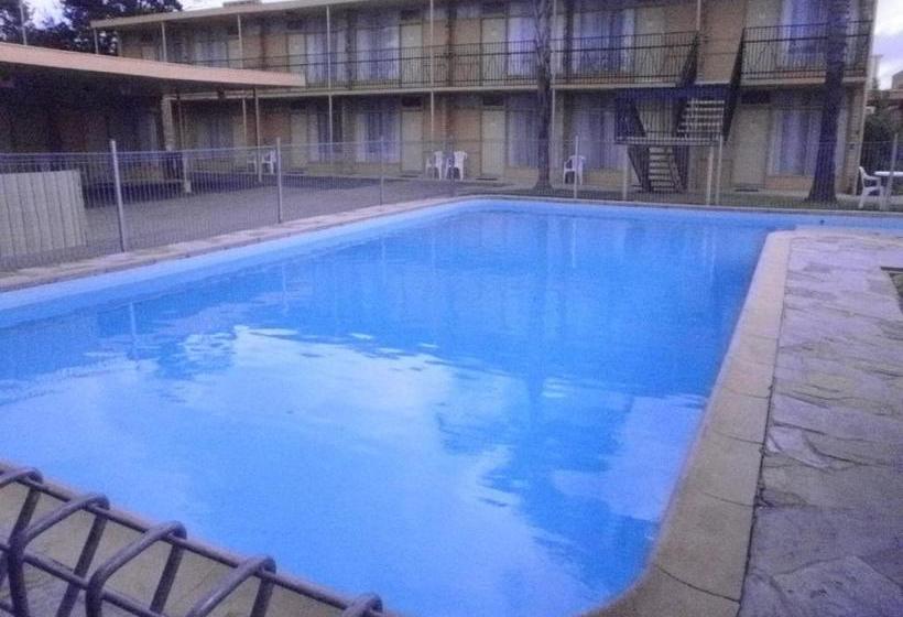 فندق Kar Rama Motor Inn