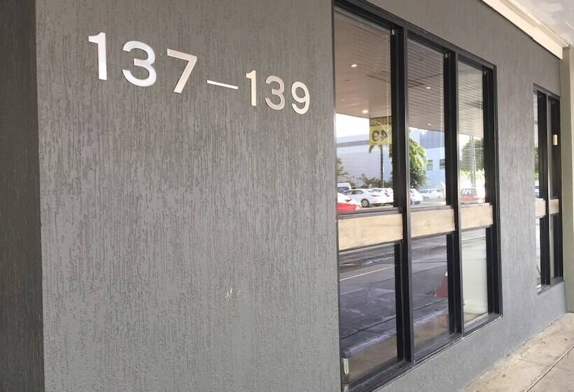 בית מלון כפרי Lake Central Cairns