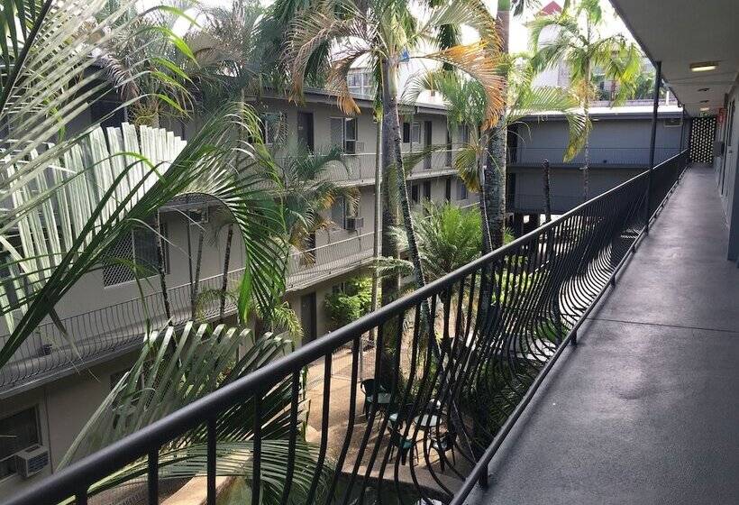 בית מלון כפרי Lake Central Cairns