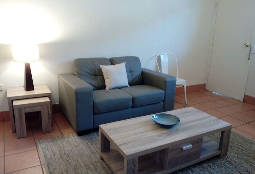 בית מלון כפרי Lake Central Cairns