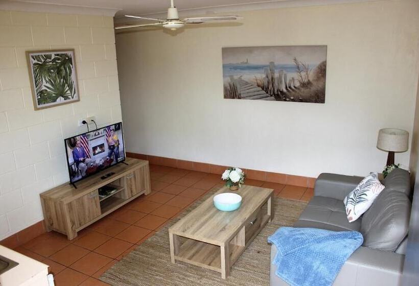 בית מלון כפרי Lake Central Cairns