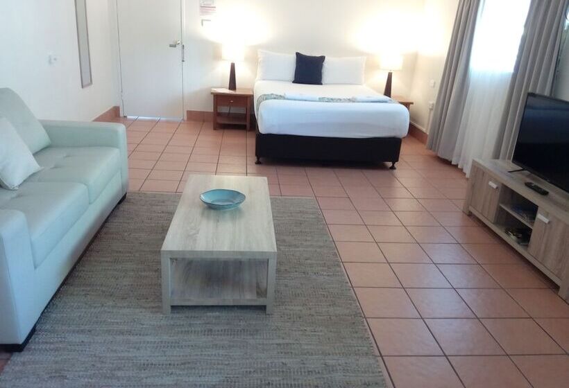 فندق Lake Central Cairns