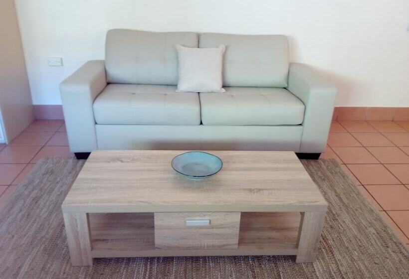 בית מלון כפרי Lake Central Cairns