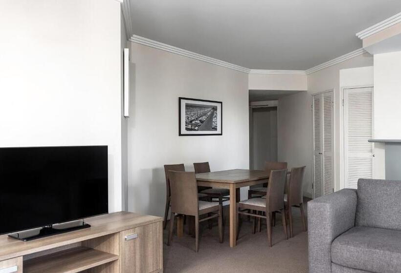 호텔 Mantra Crown Towers