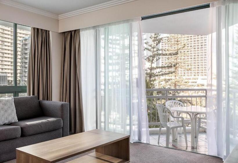 호텔 Mantra Crown Towers