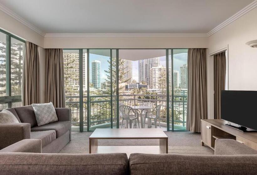 호텔 Mantra Crown Towers